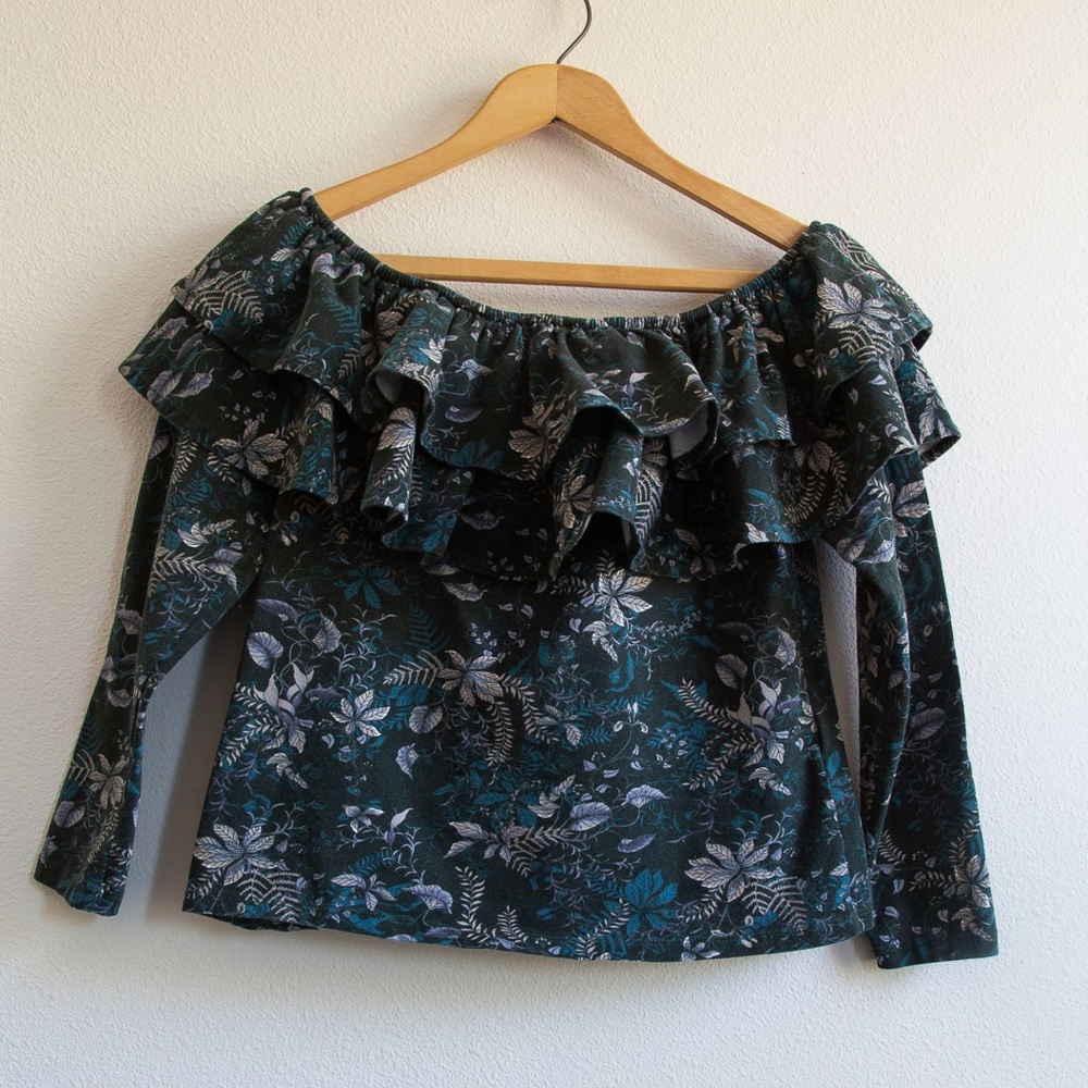 H&M Off-the-Shoulder long sleeve top